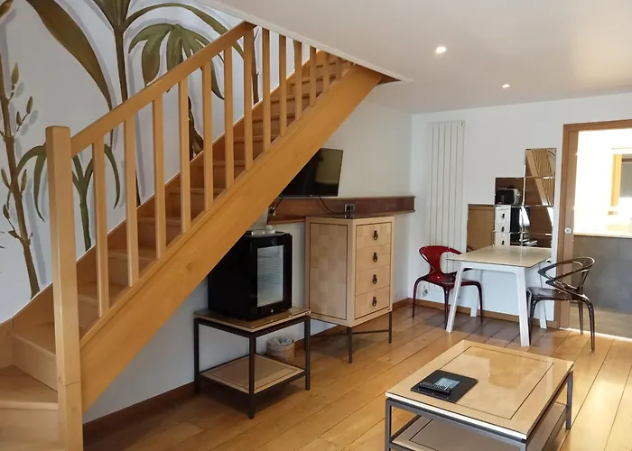 Et Le Lion D'or Pont-Évêque