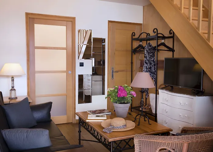 Hotel Et Le Lion D'or Pont-Évêque