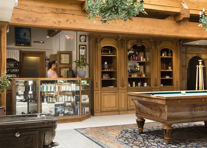 Et Le Lion D'or Pont-Évêque